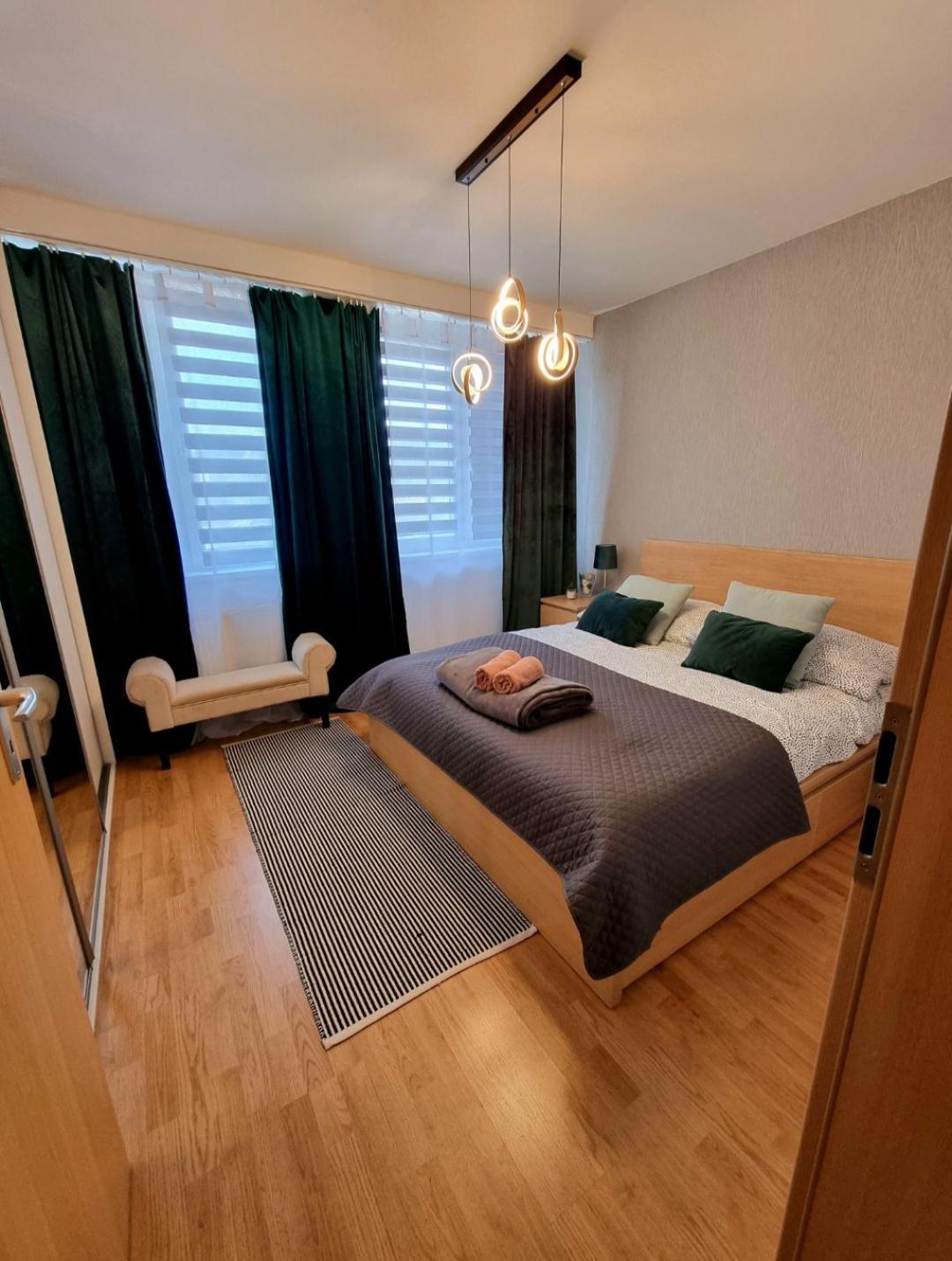 Apartment Banska - City Centre & Private Parking Banská Bystrica Eksteriør bilde