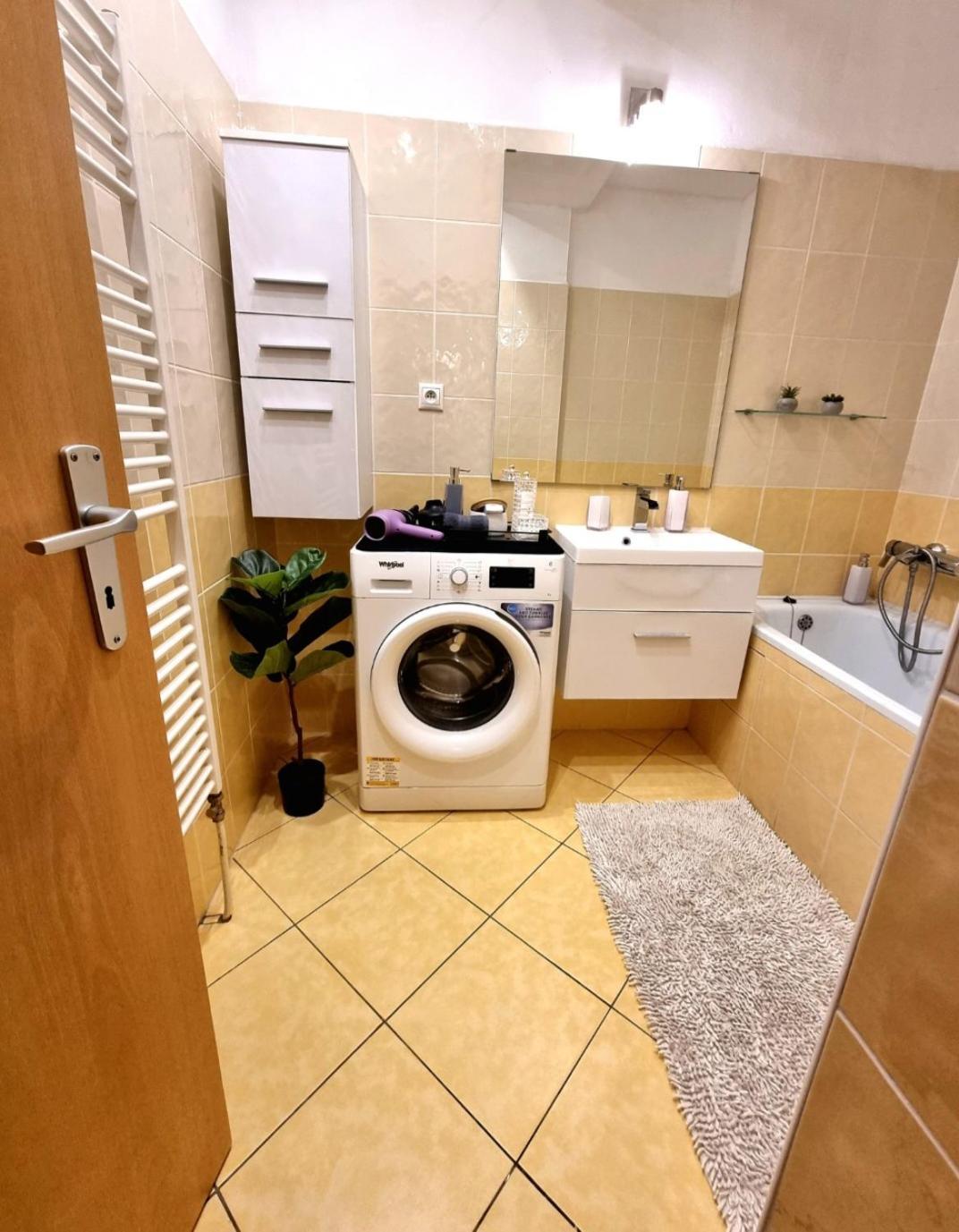 Apartment Banska - City Centre & Private Parking Banská Bystrica Eksteriør bilde
